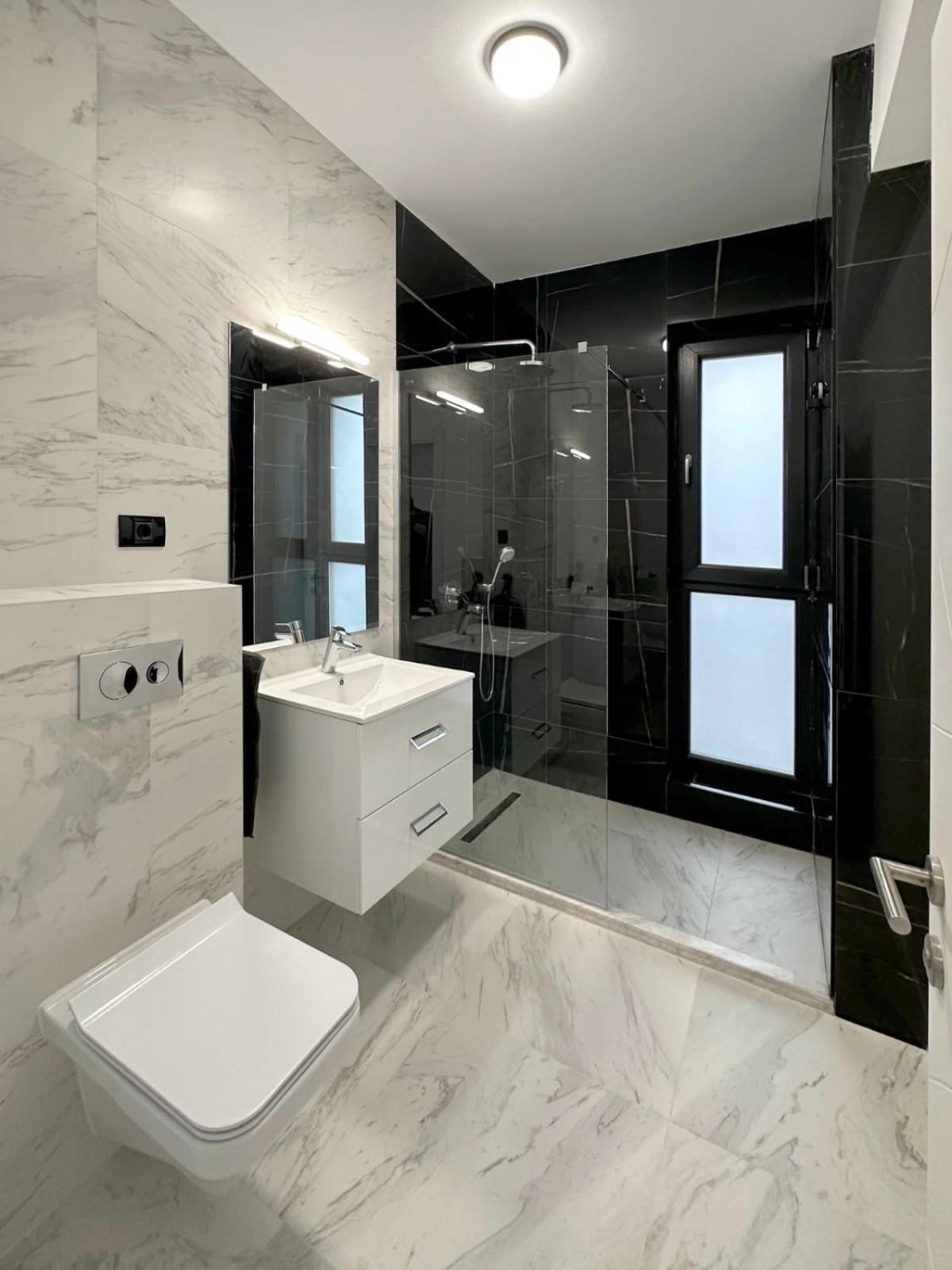 Koya Tower By The Lake Apartments Mamaia Exterior foto